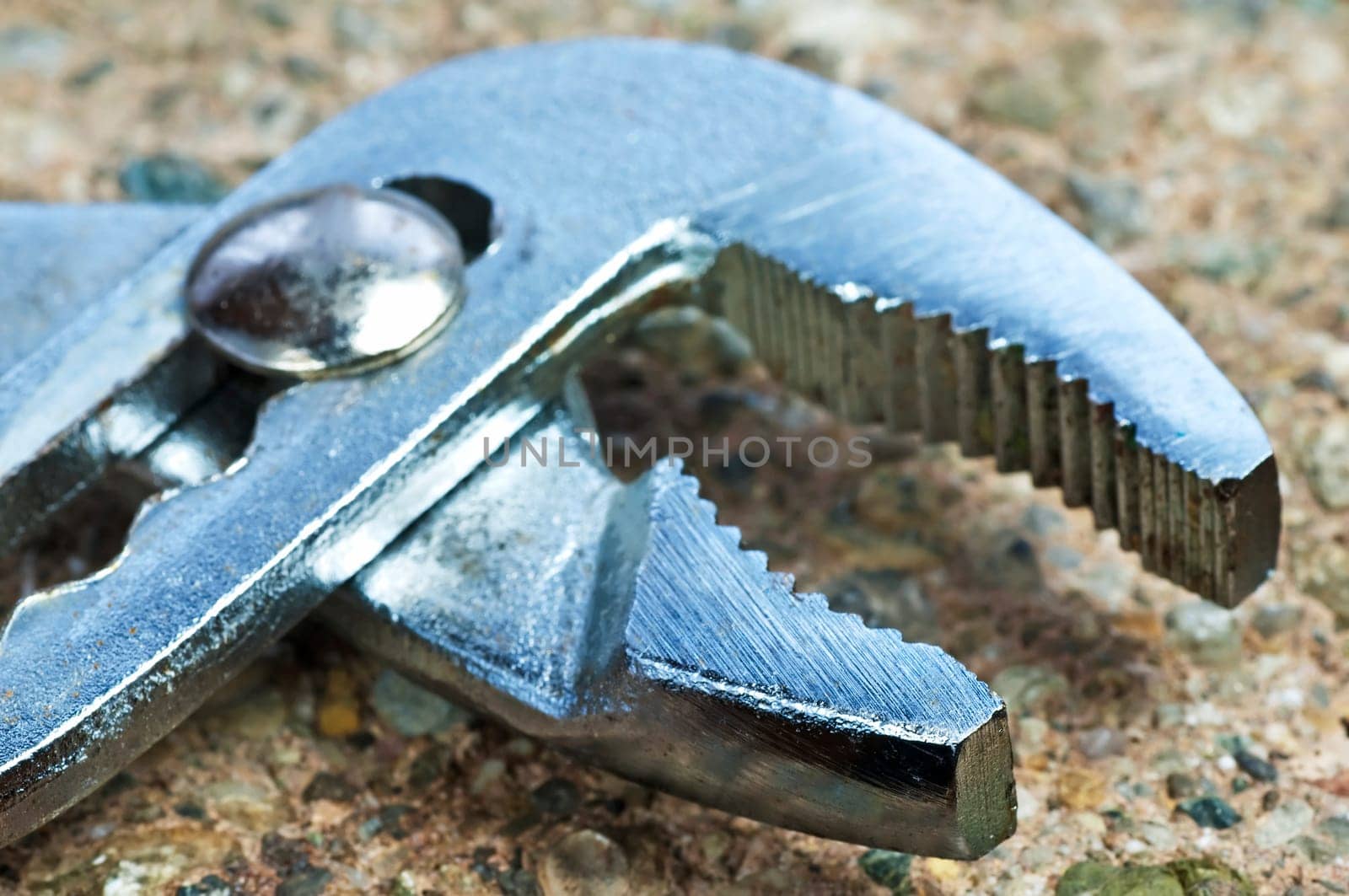 Pipe wrench