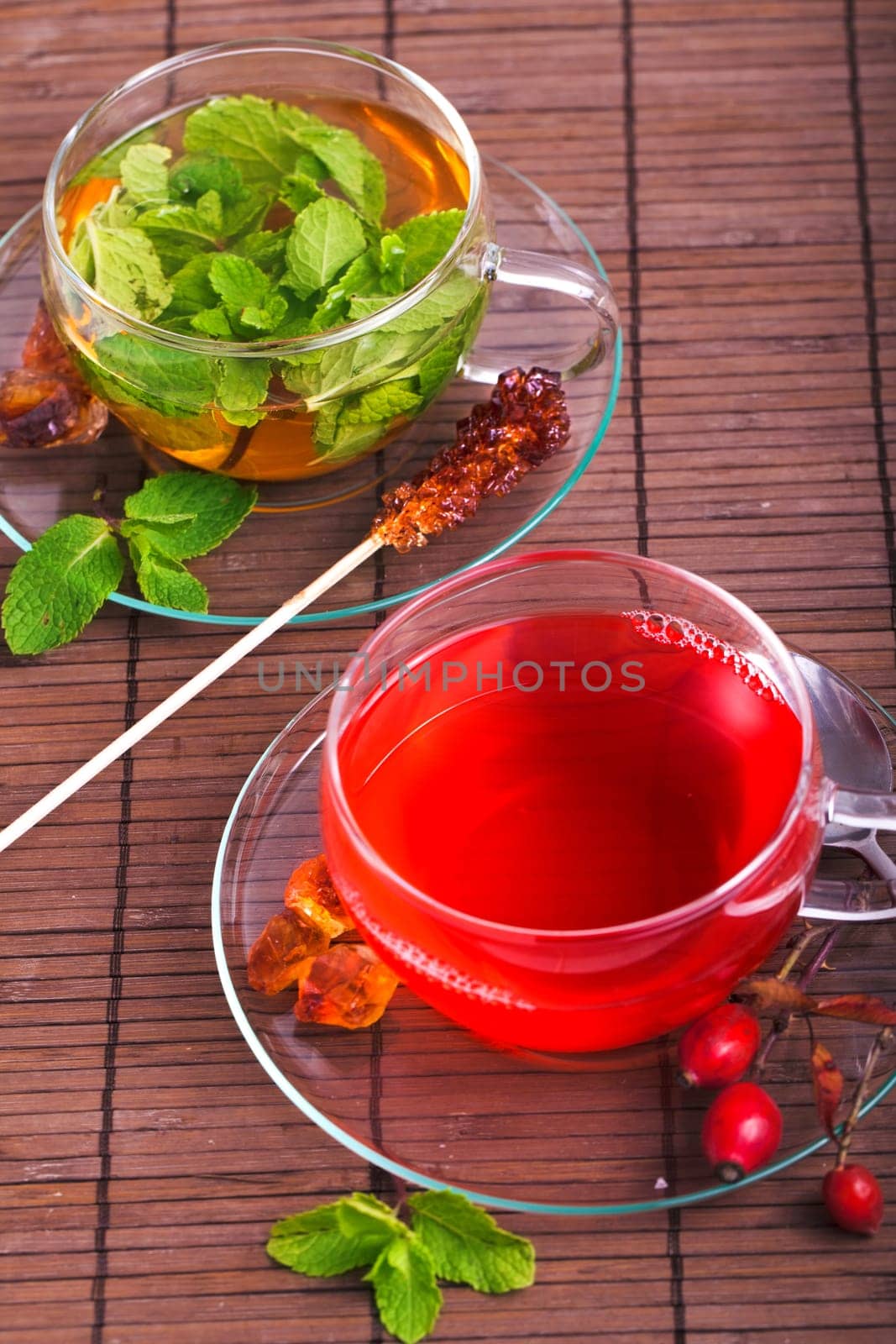 Rosehip tea and peppermint tea