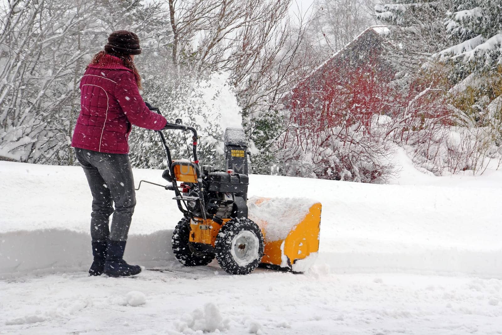 Snow clearing with the snow blower