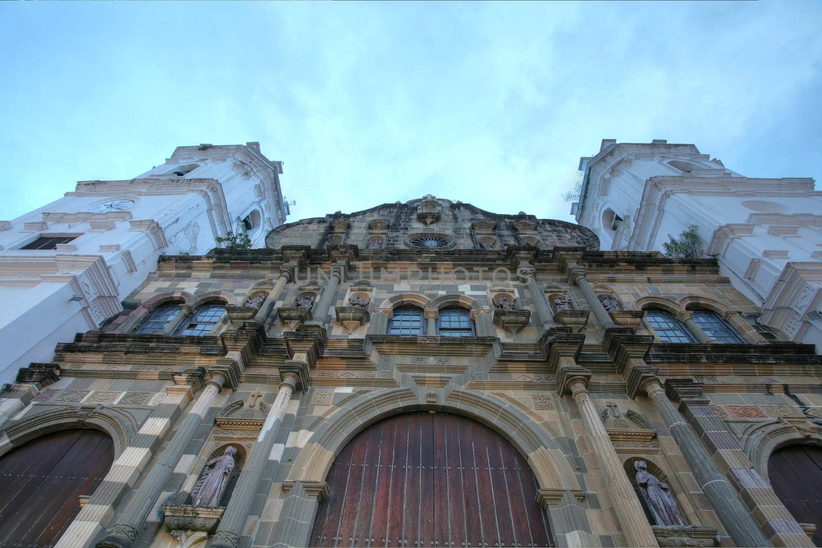 wide angle picture of a Panama Cathedral in the sunset