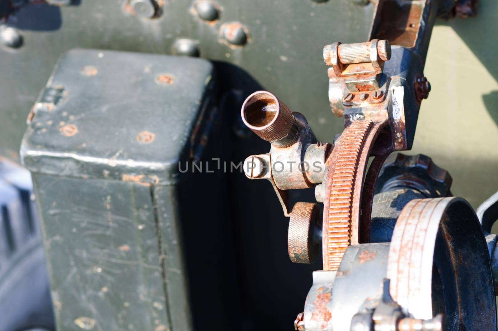 Field-gun, World War II, rusty component elements
