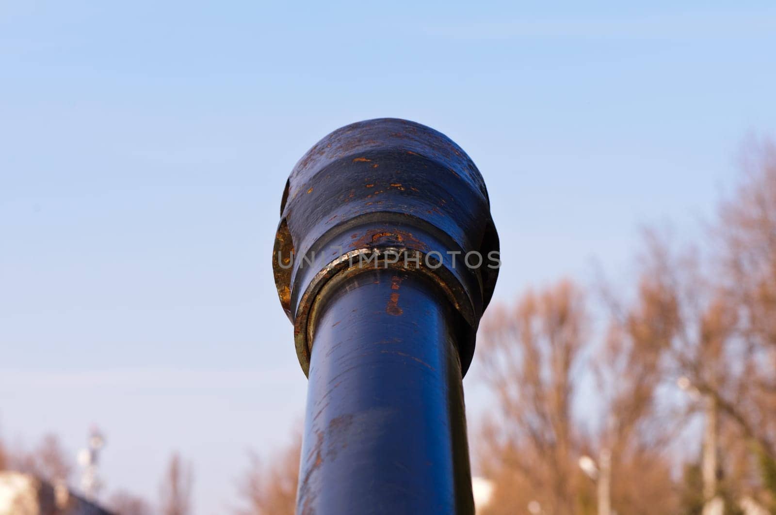 Field-gun, World War II, rusty barrel