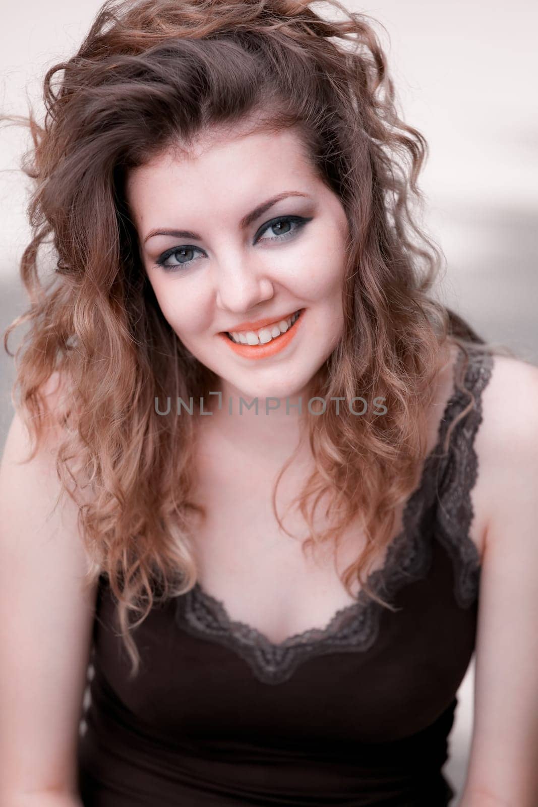 Portrait of young caucasian woman outdoor, warm light.