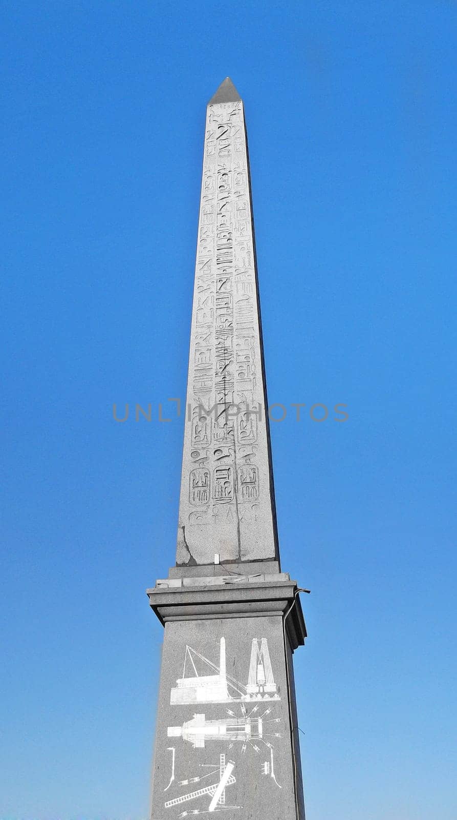 Obelisk at place de la concorde, paris, france