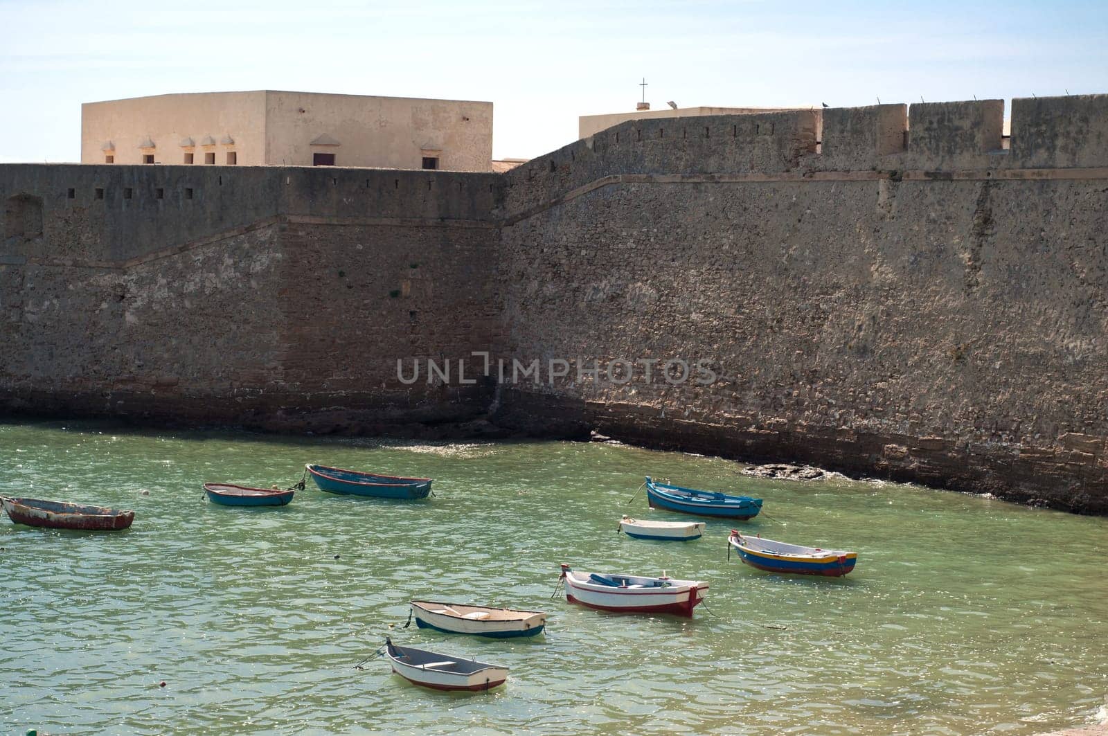Boats in Cadis and old castle