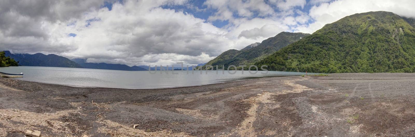 Todos los santos lake
