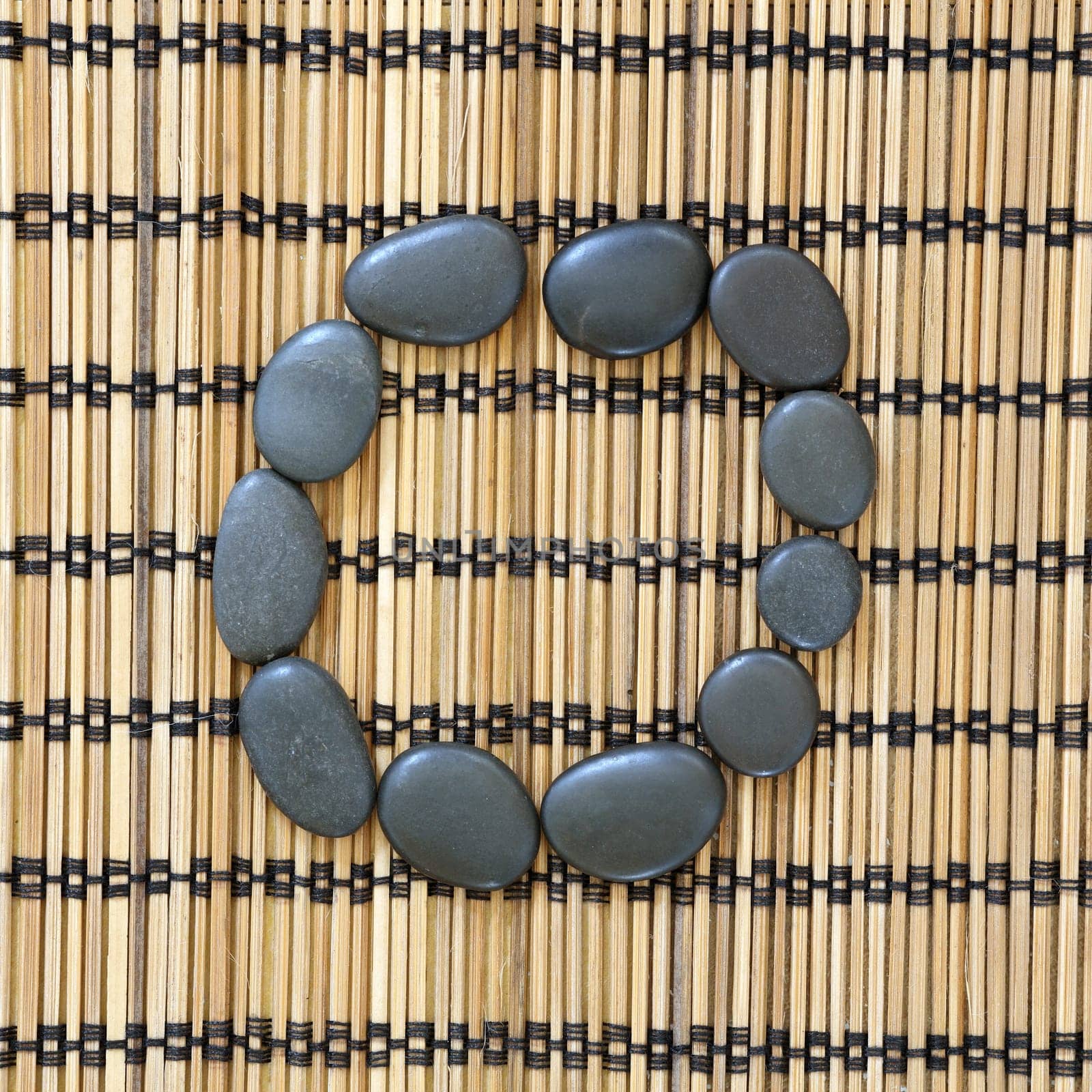 Details of a tranquil scene, made with black pebbles in a circle