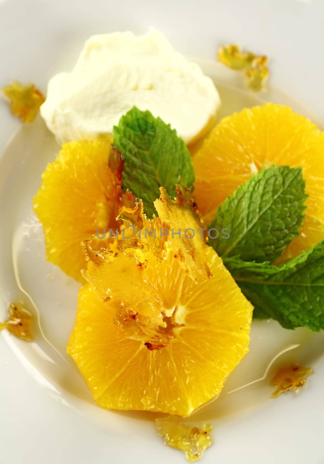 Praline toffee with sliced oranges and syrup.