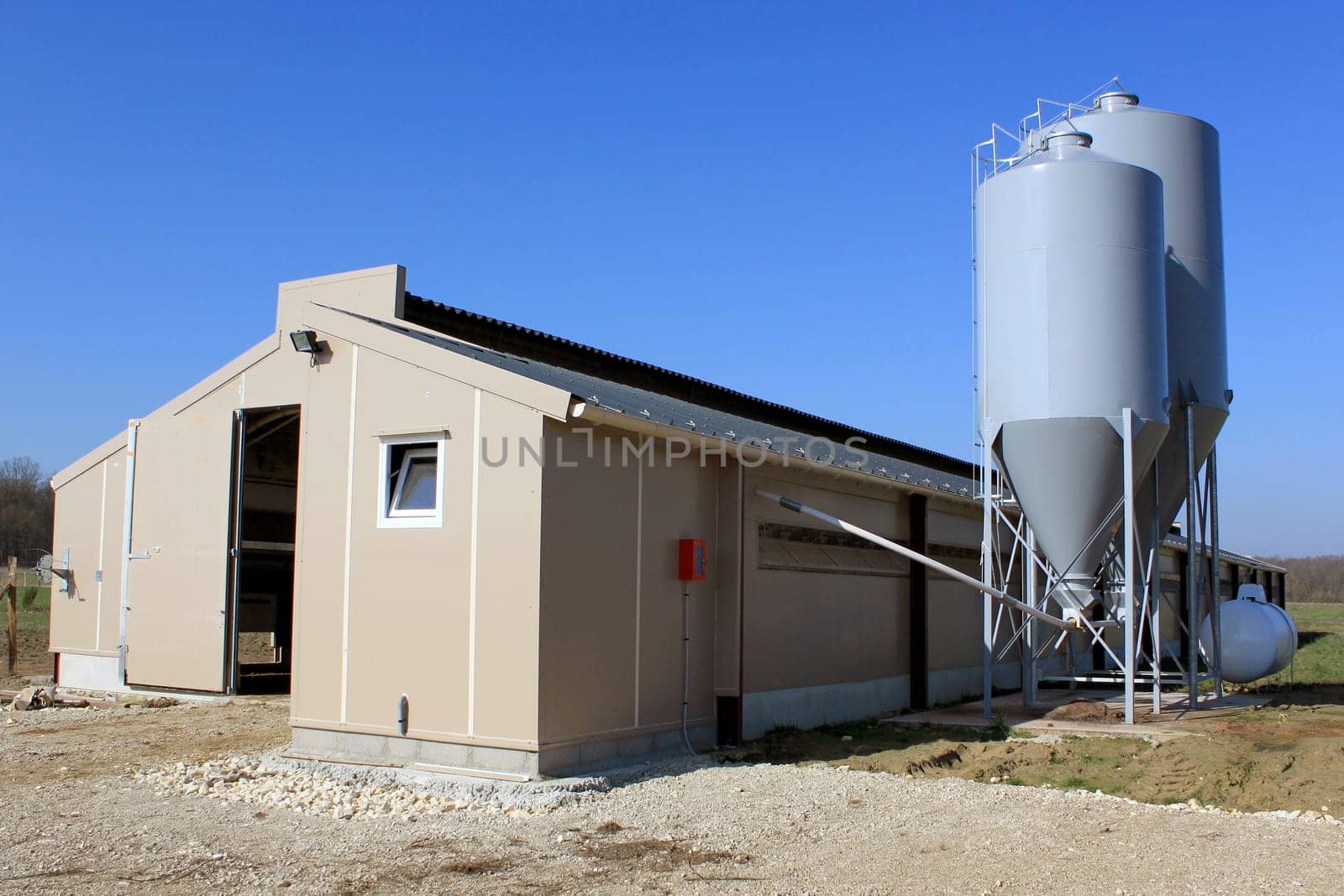 photo of a barn with grain silos for breeding hens and chickens