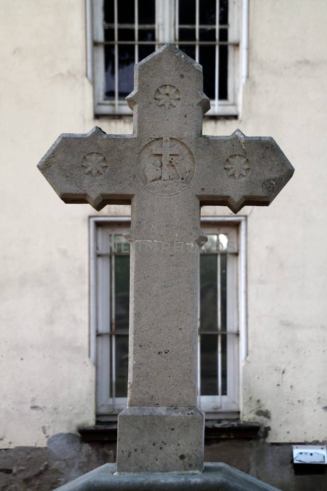 At the Garrison Cemetery in Hamelin