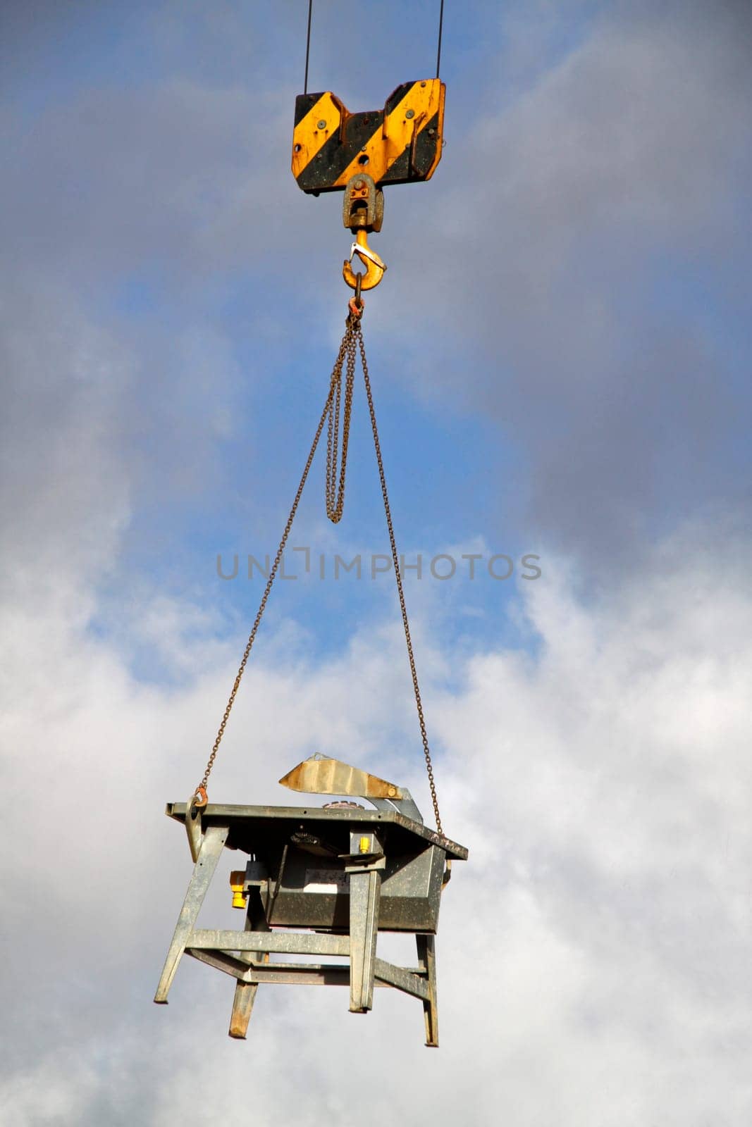 Circular saw floating on a crane