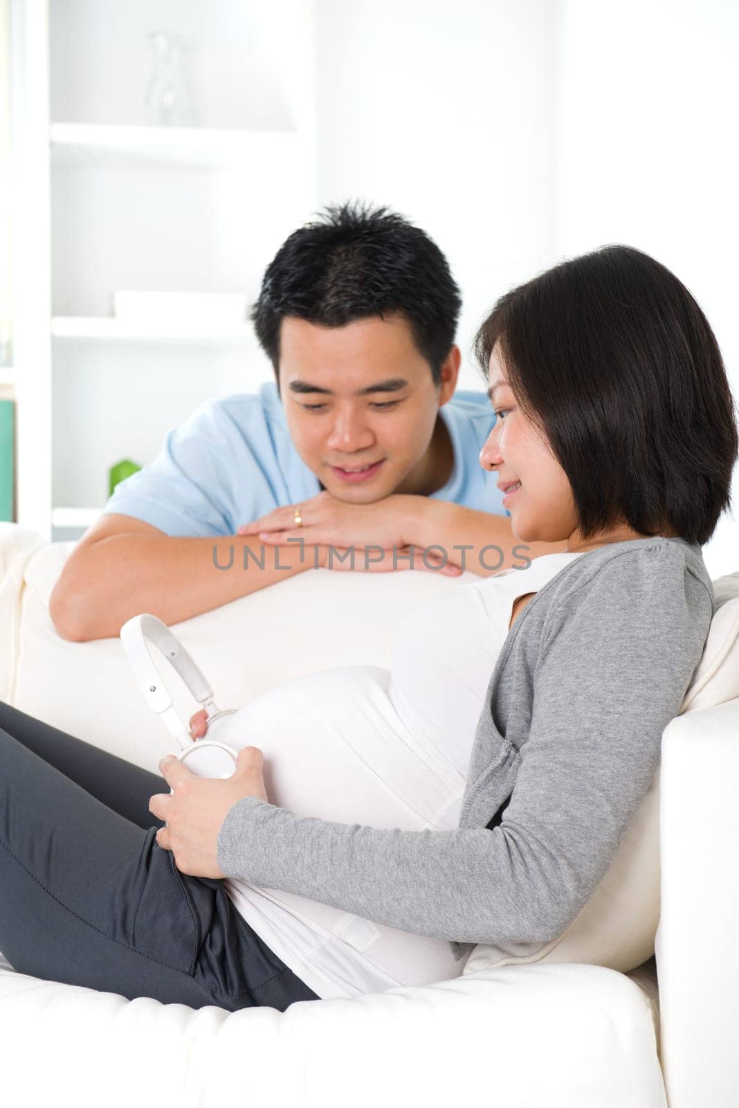 chinese pregnant couple  lifestyle photo