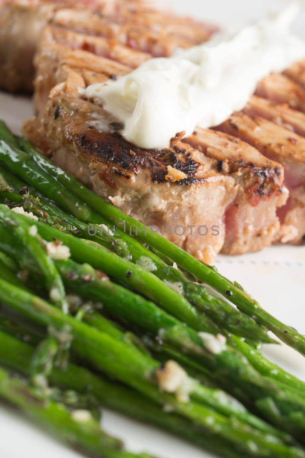 Tuna with Aspargus