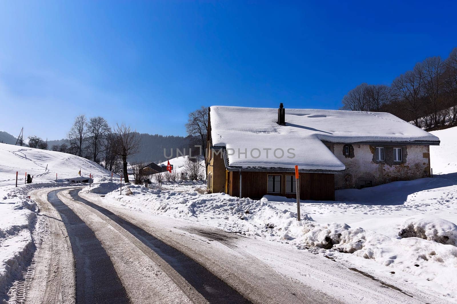 Jura,Bernese Jura,Farmhouse,Road,Slippery snow,Ice,Cold,Snow