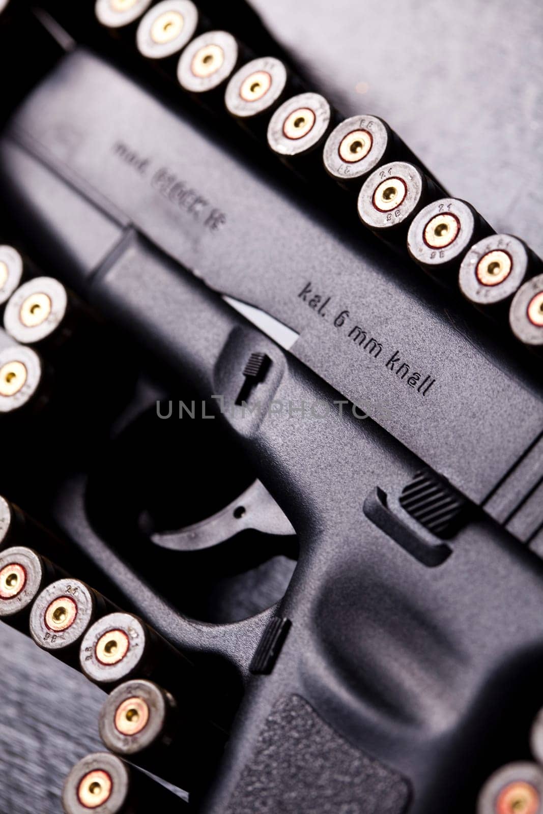 Handgun, Pistol