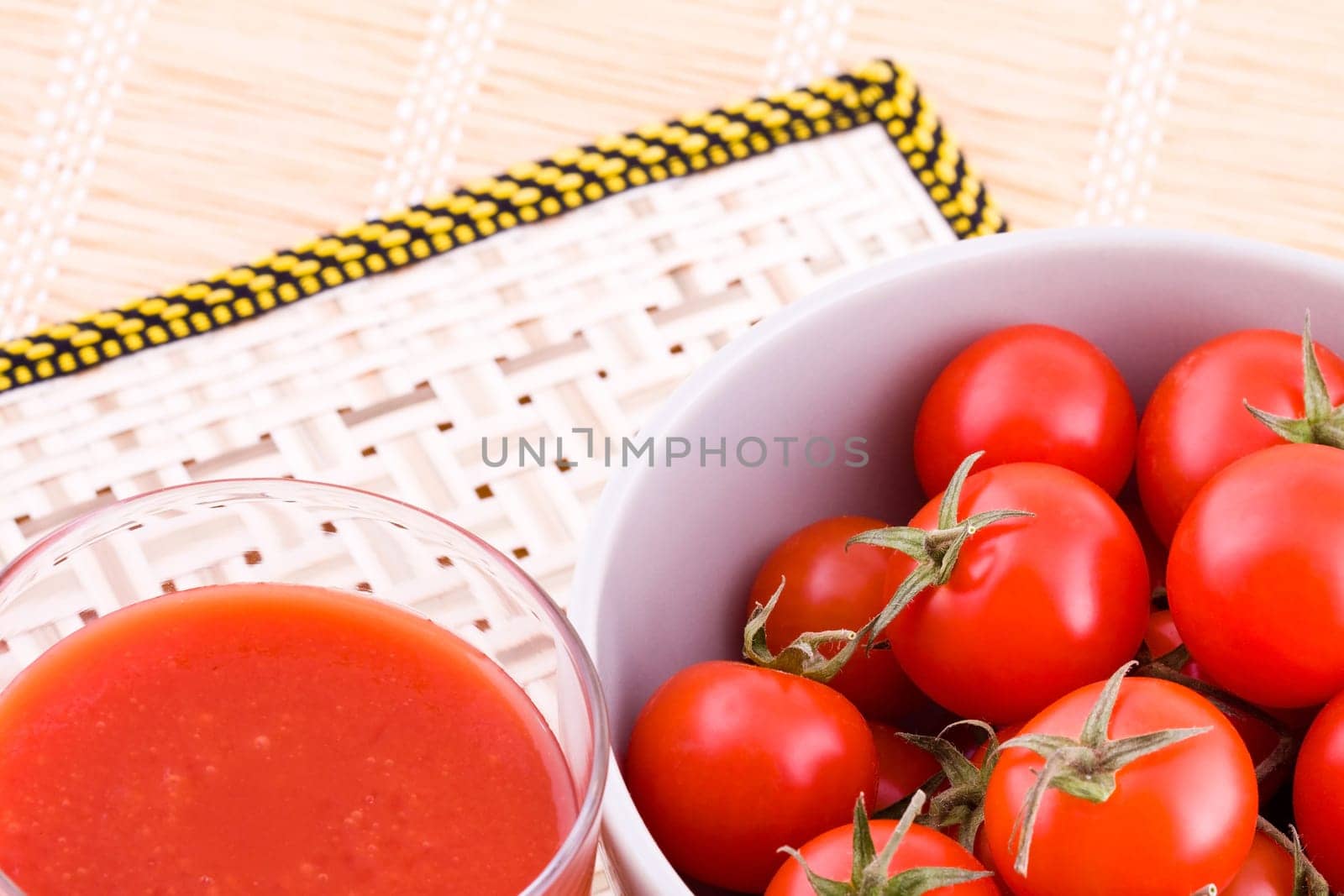 Small cocktail tomatoes and fresh juice, vegetables