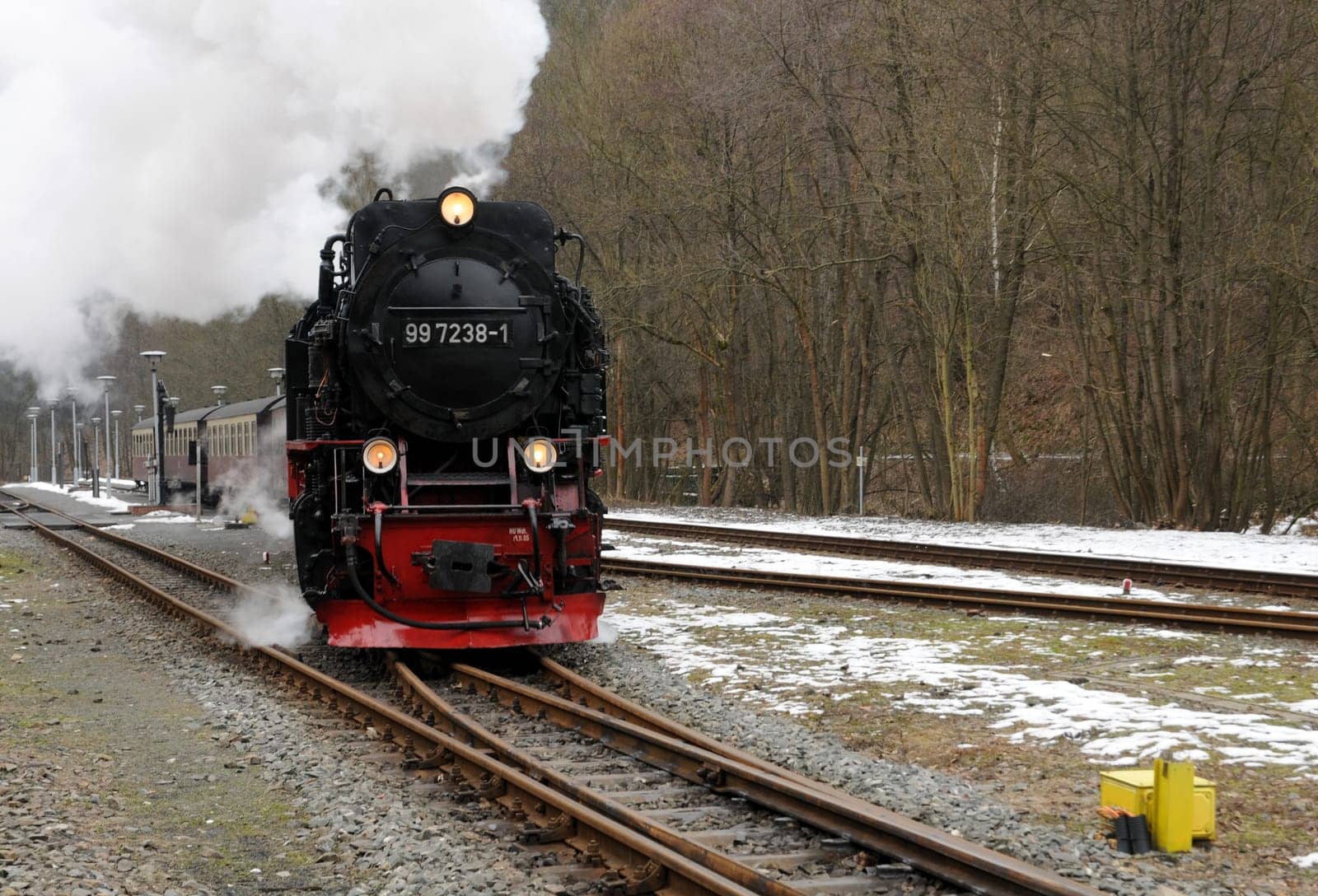 Harz narrow-gauge railway leaves Drei Anne Hohne station to go to the Brocken
