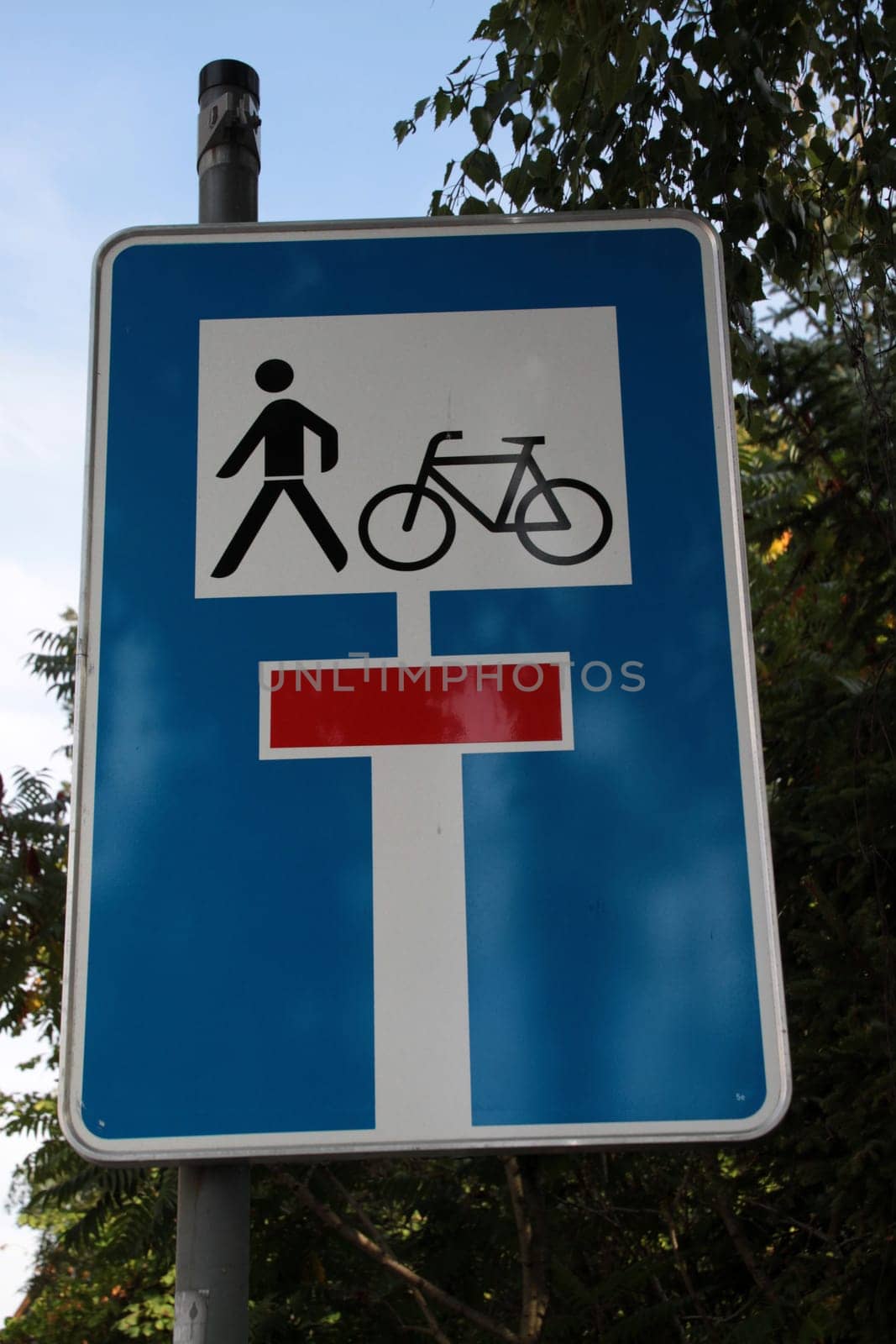 Sign dead end