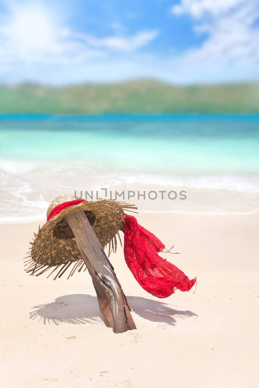Sun hat on the white sandy beach