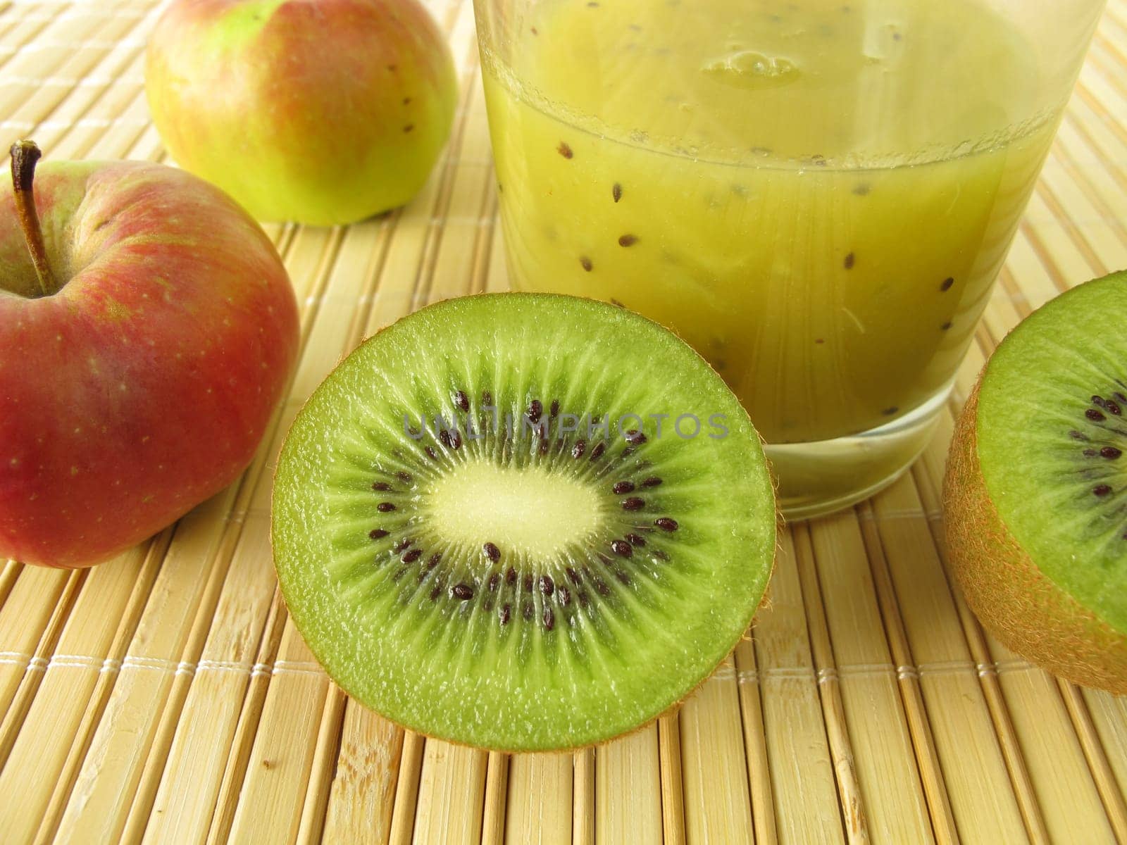 Green smoothie with kiwi and apple