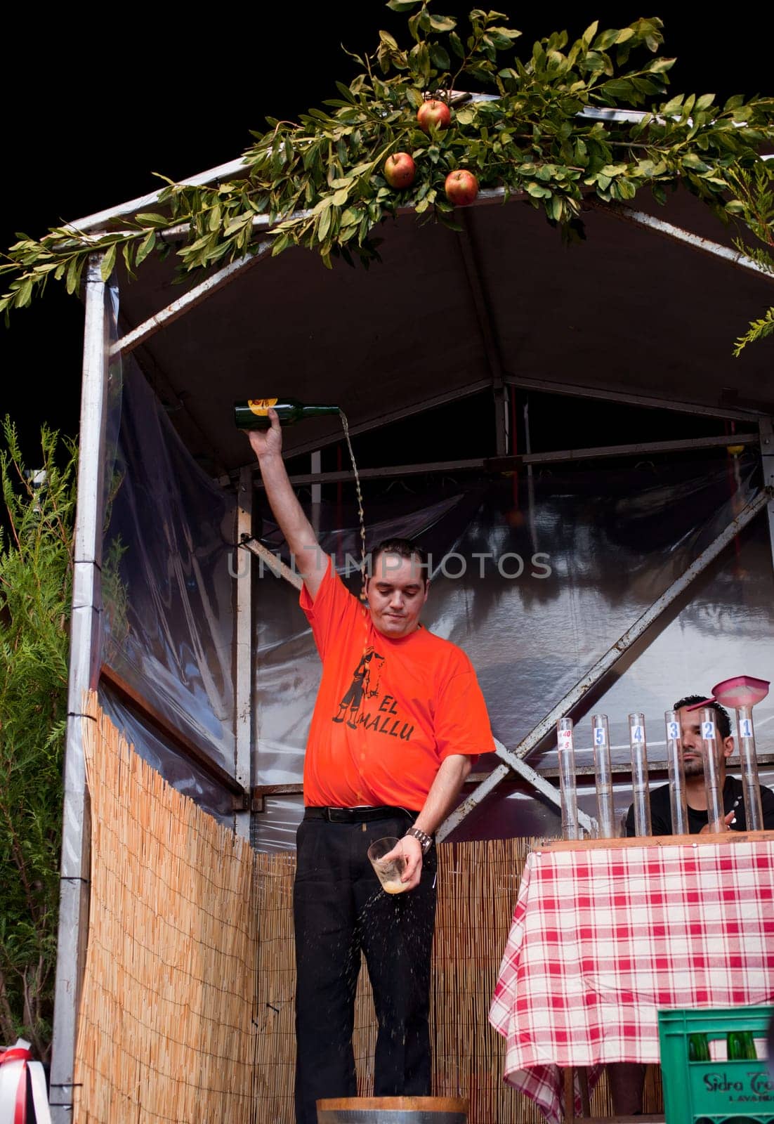 Race of the pouring of Asturian cider, Gijon - Asturias. 27 August 2010.http://www.asturiasdefiesta.es/xix-fiesta-de-la-sidra-natural-en-gijon-2010http://www.asturiashoy.es/periodico/ocio/fiesta_de_la_sidra_natural_de_gij243n_asturias-6523.html