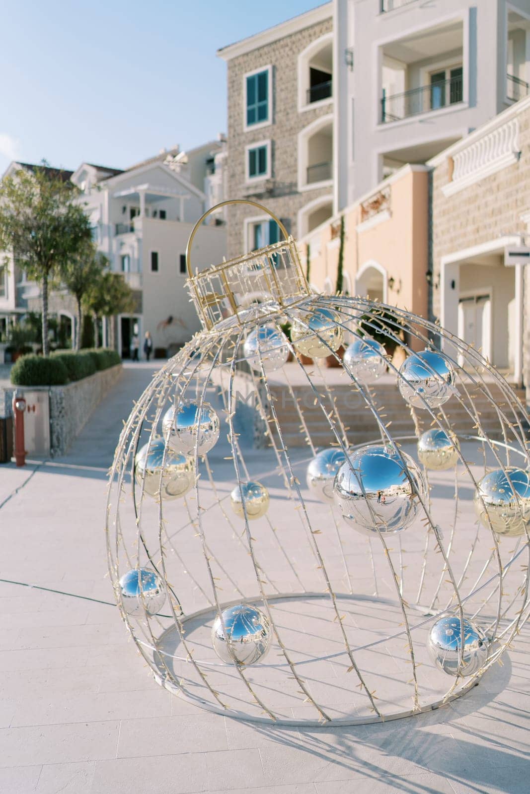 New Year installation in the form of a Christmas ball with mirror spheres inside by Nadtochiy