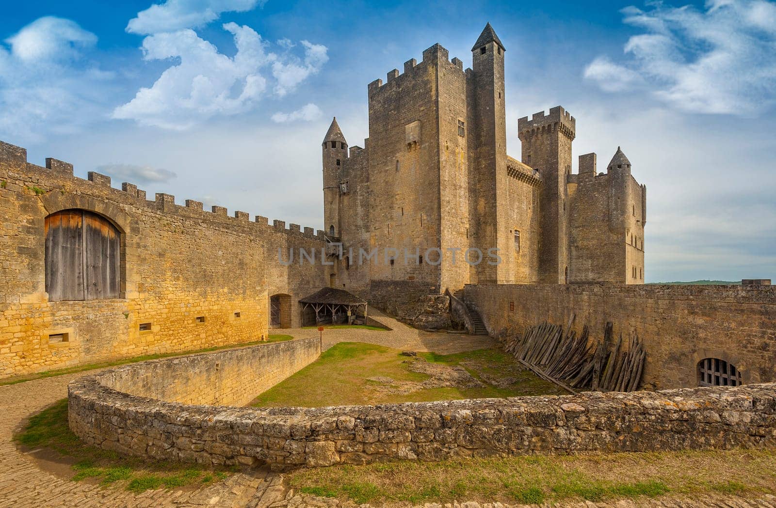 Chateau de beynac, castle, dordogne, perigord France by f/2sumicron