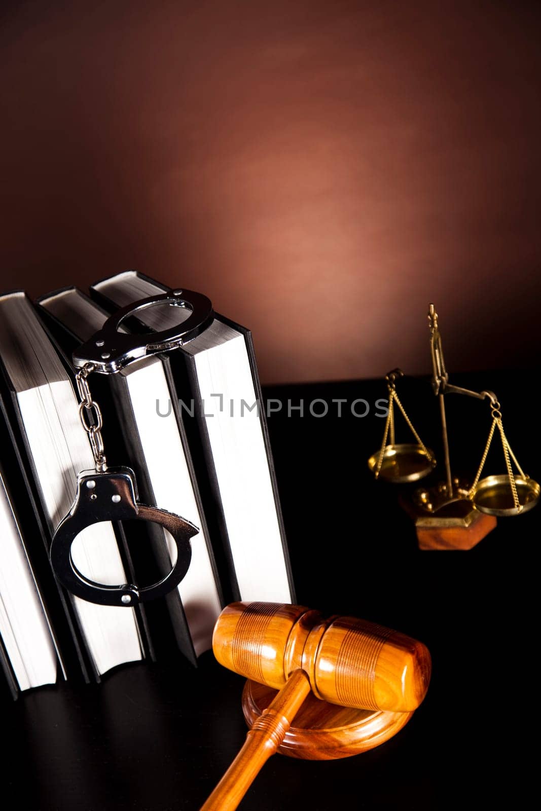 Handcuffs, Legal gavel