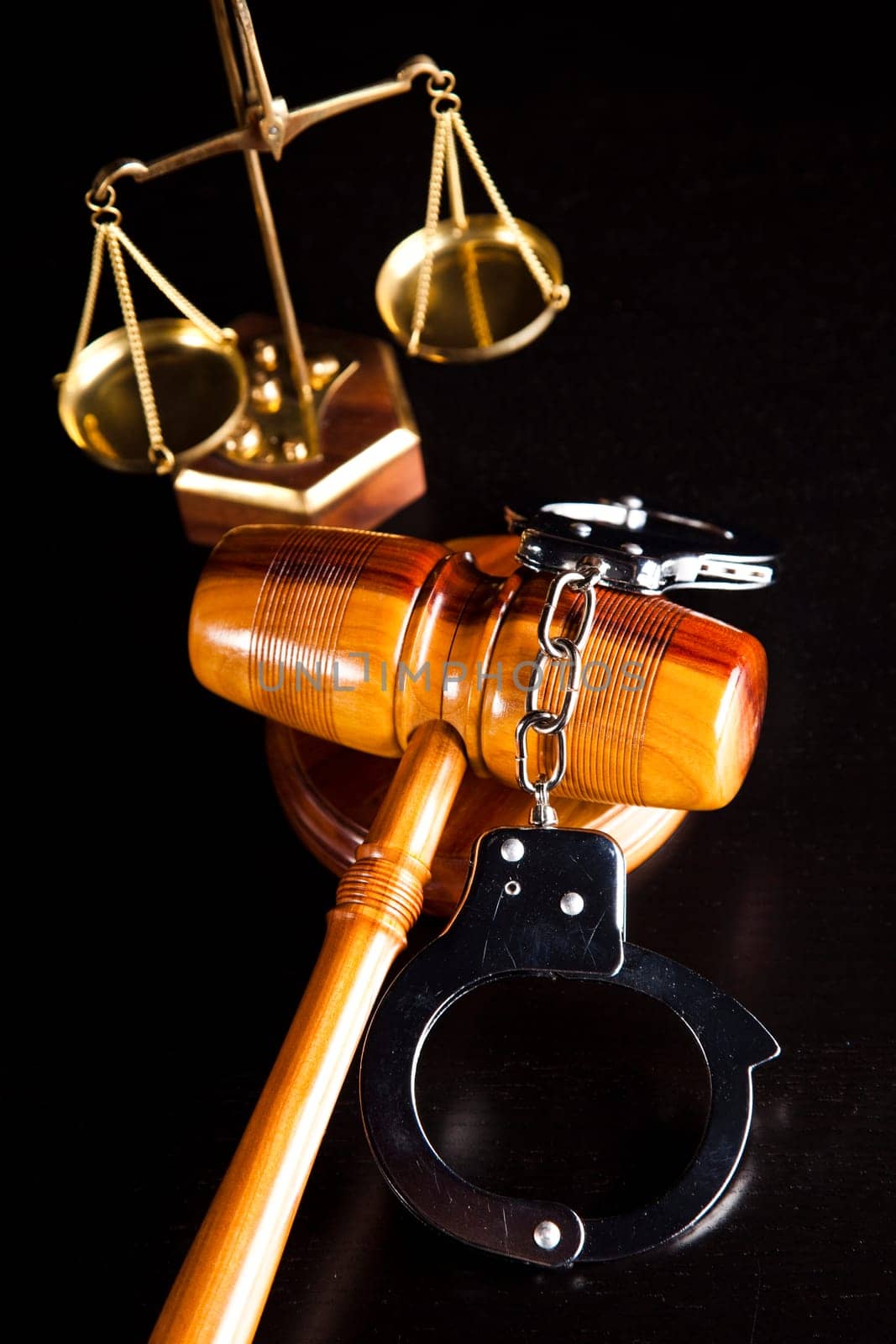 Handcuffs, Legal gavel