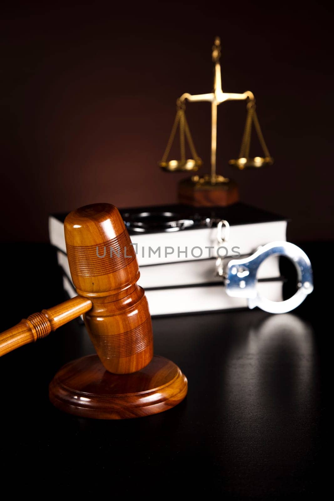 Handcuffs, Legal gavel