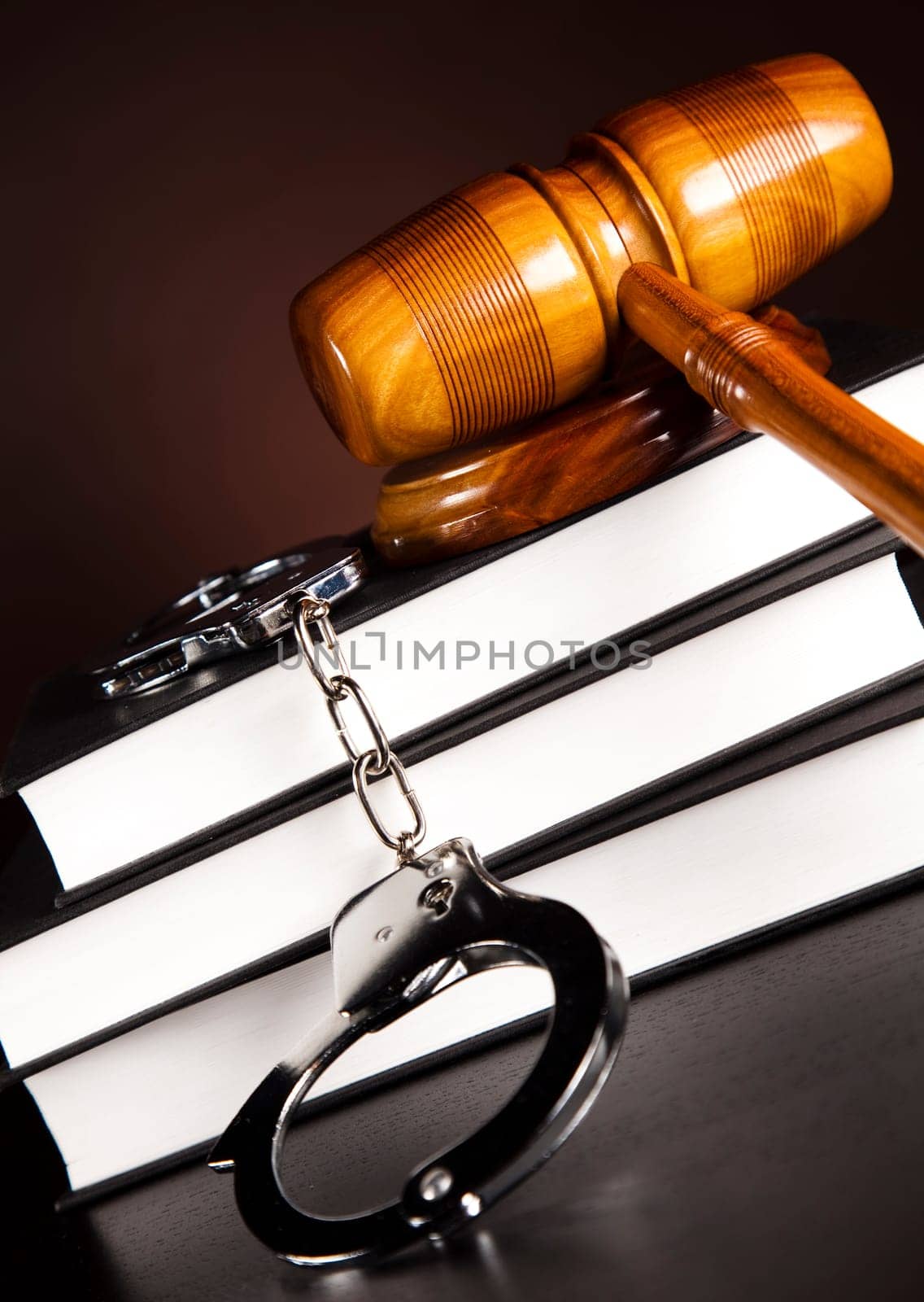 Handcuffs, Legal gavel