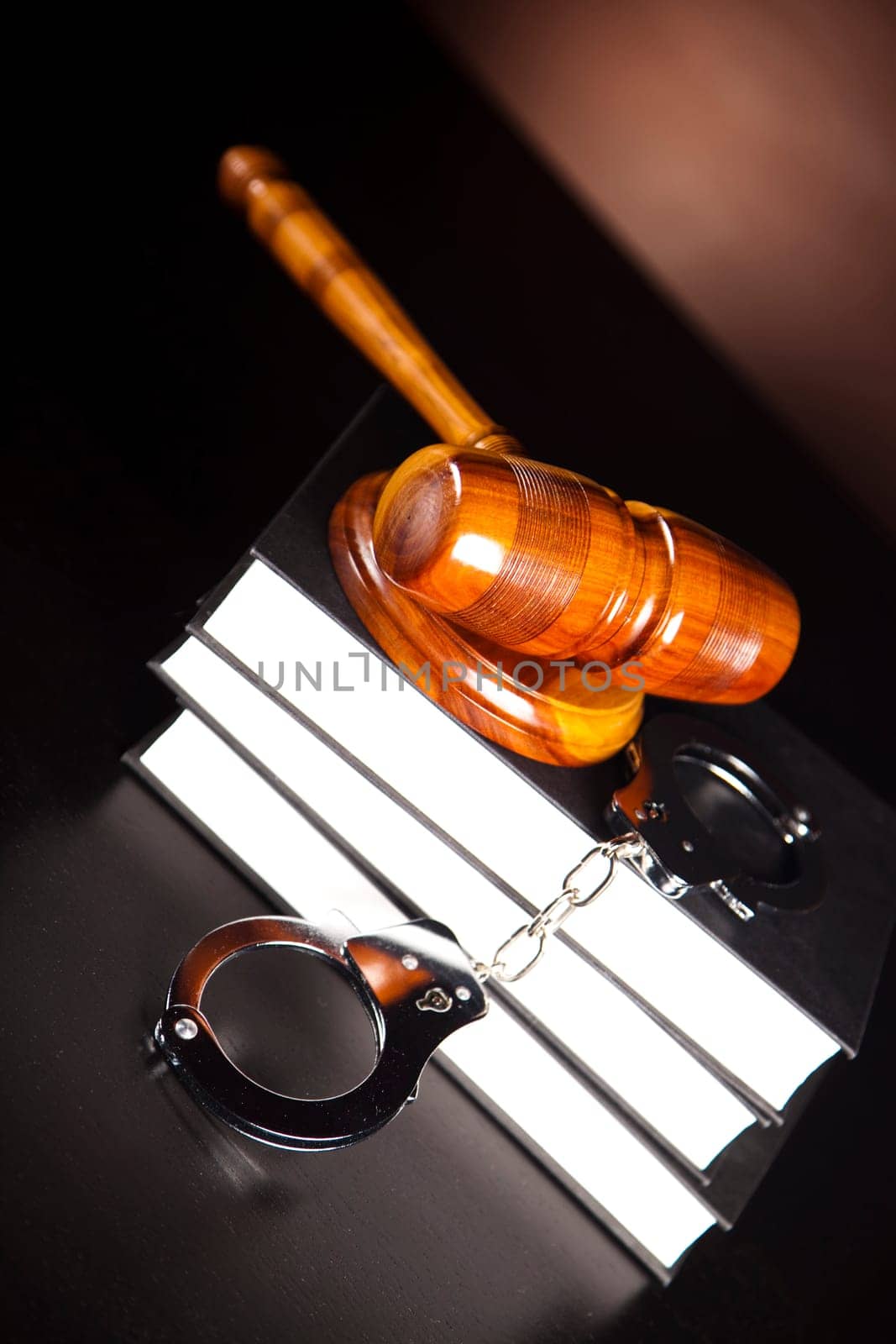 Handcuffs, Legal gavel