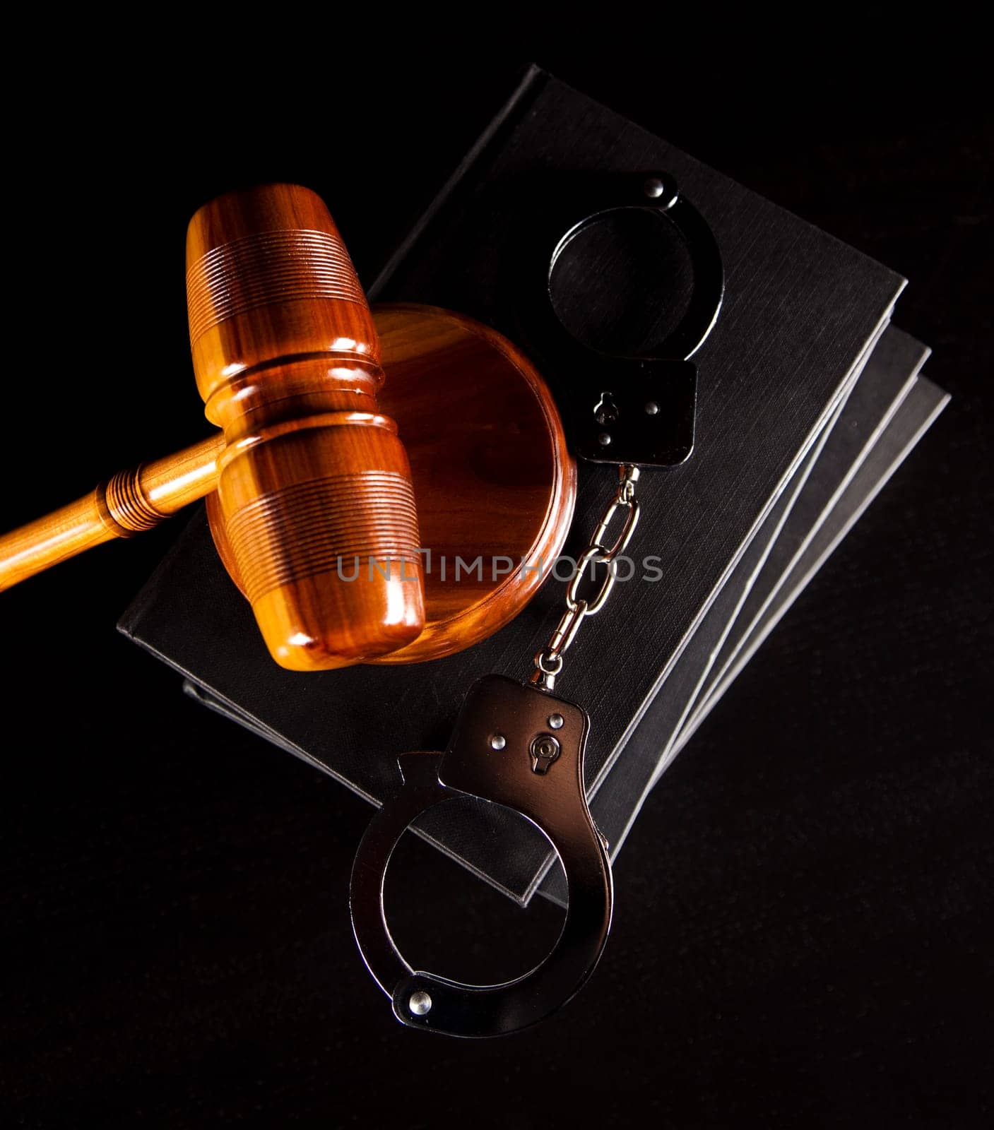 Handcuffs, Legal gavel