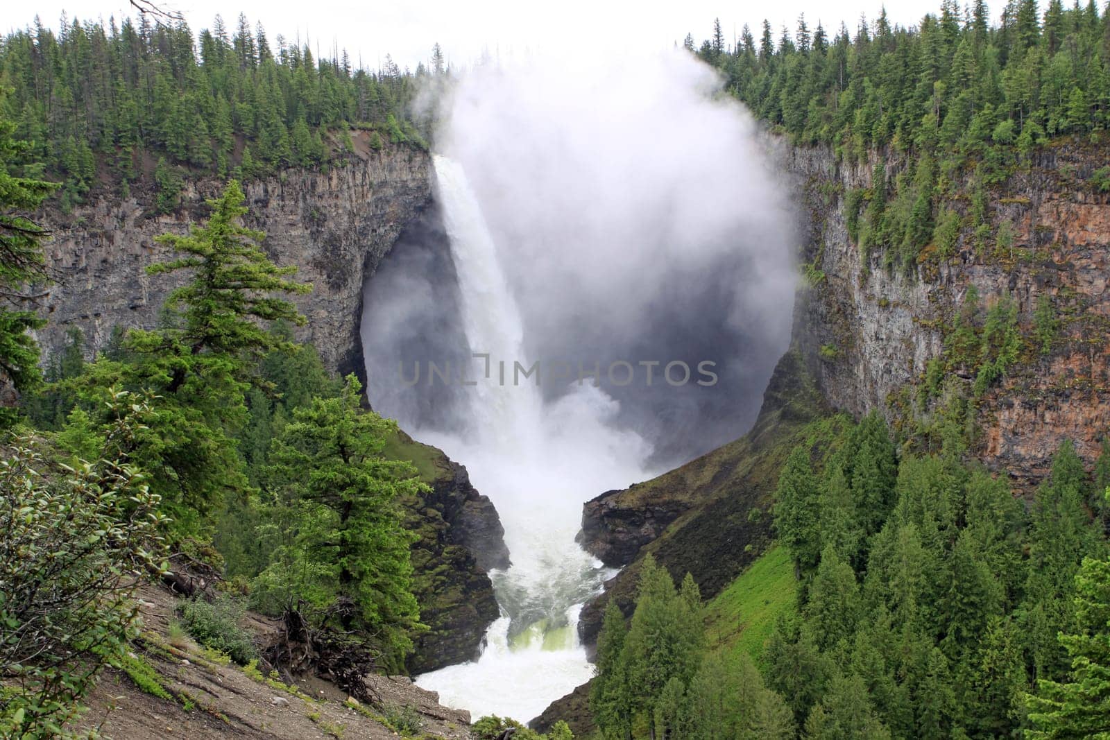 Helmcken Falls,Canada