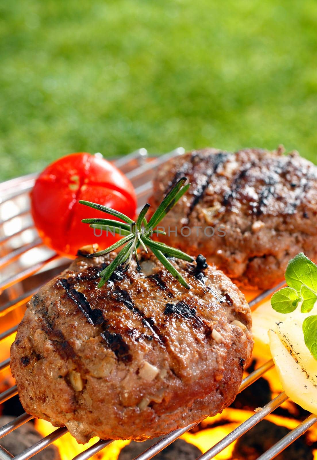 Brisket Burgers on the grilling pan with open flames