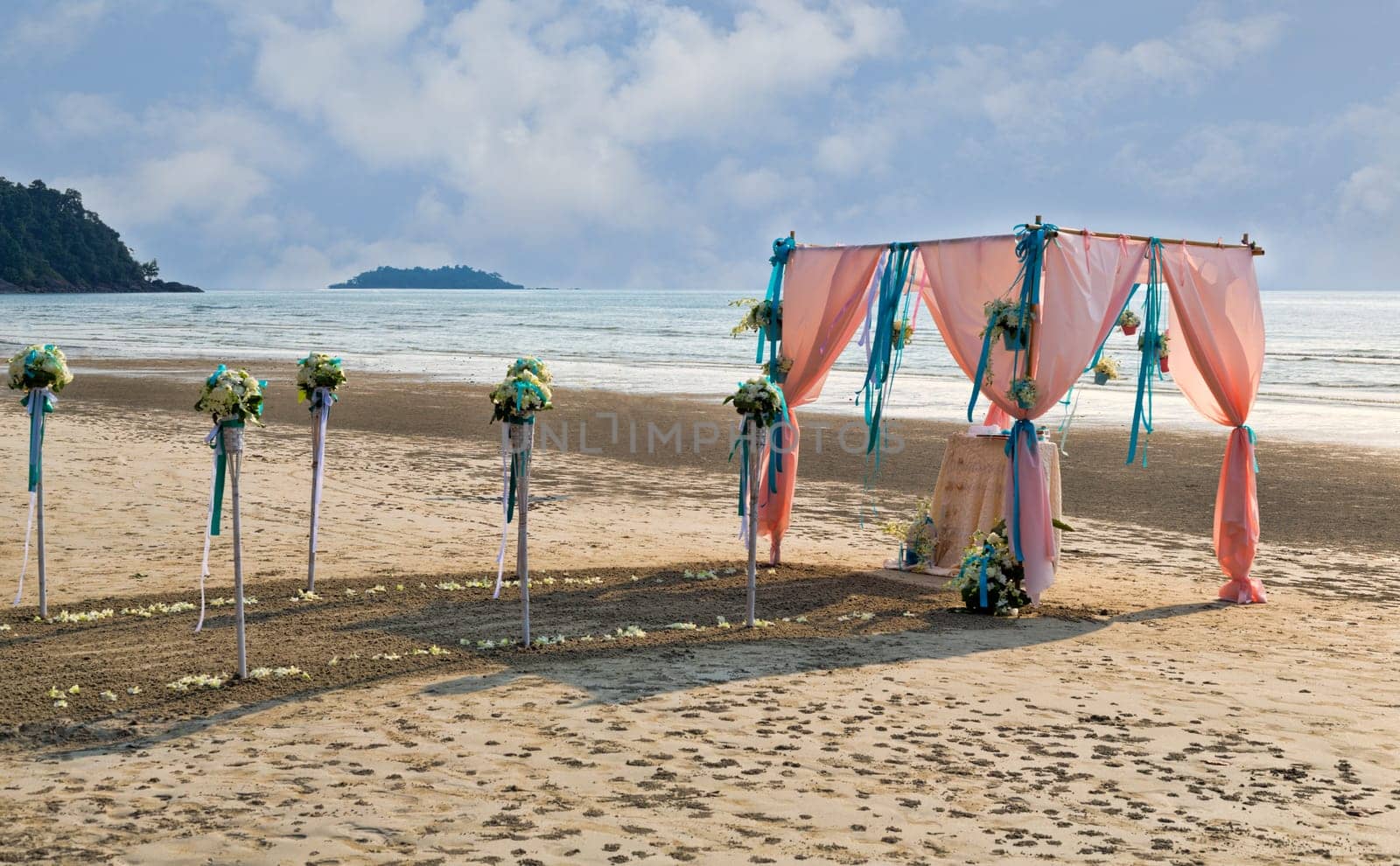 Flower decoration at the beach wedding venue
