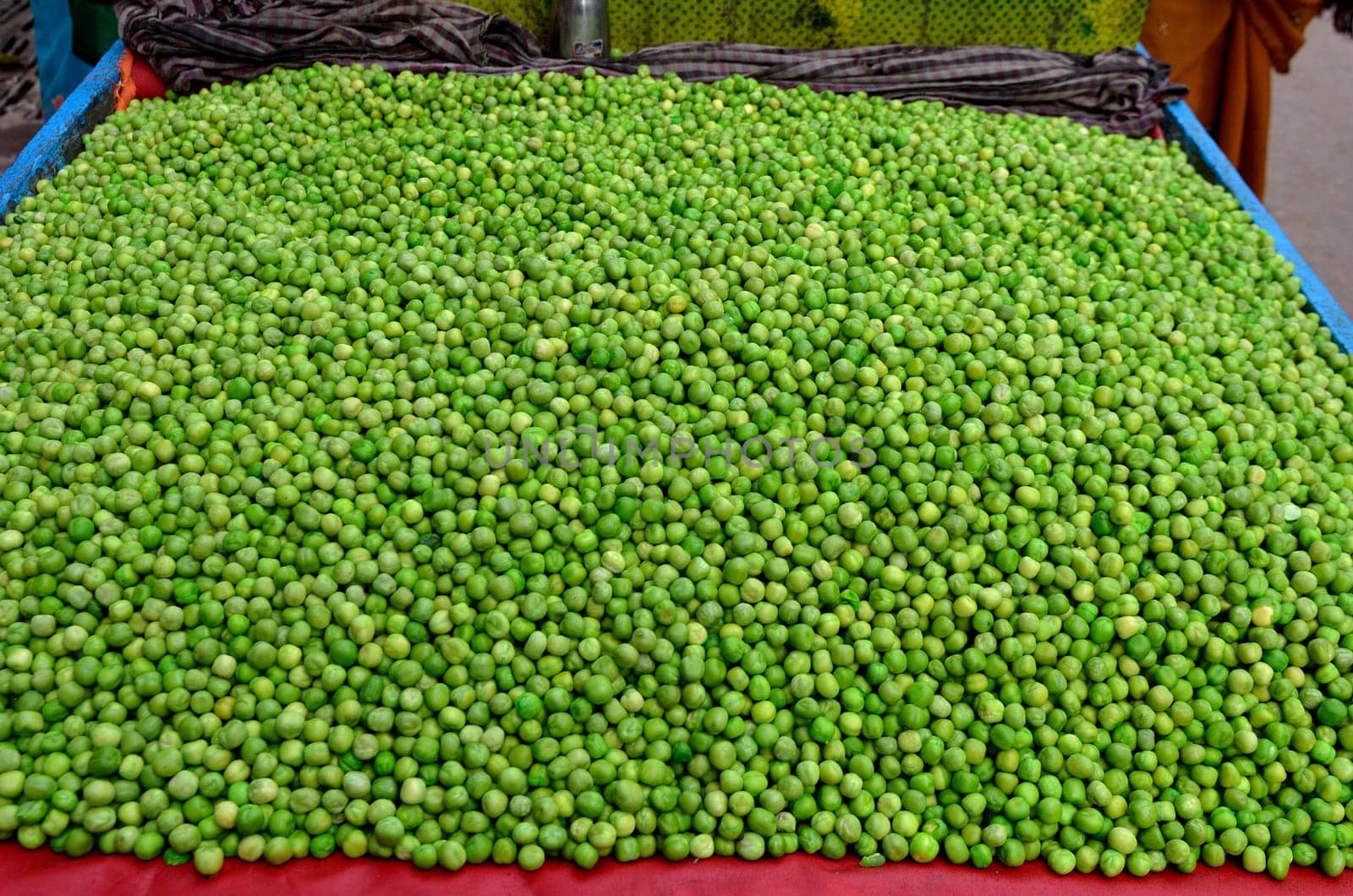 Peas peeled in exposure to the Indian market