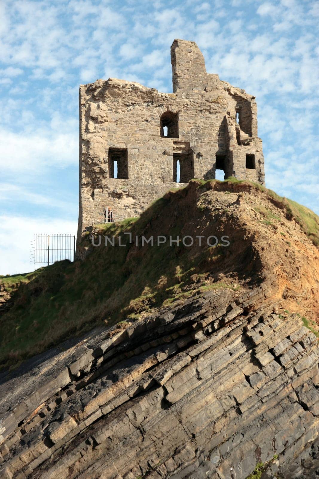 ballybunion castle on the rocks in the west coast of ireland