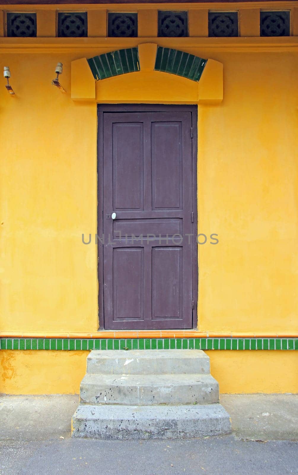 Windows, doors, walls yellow.