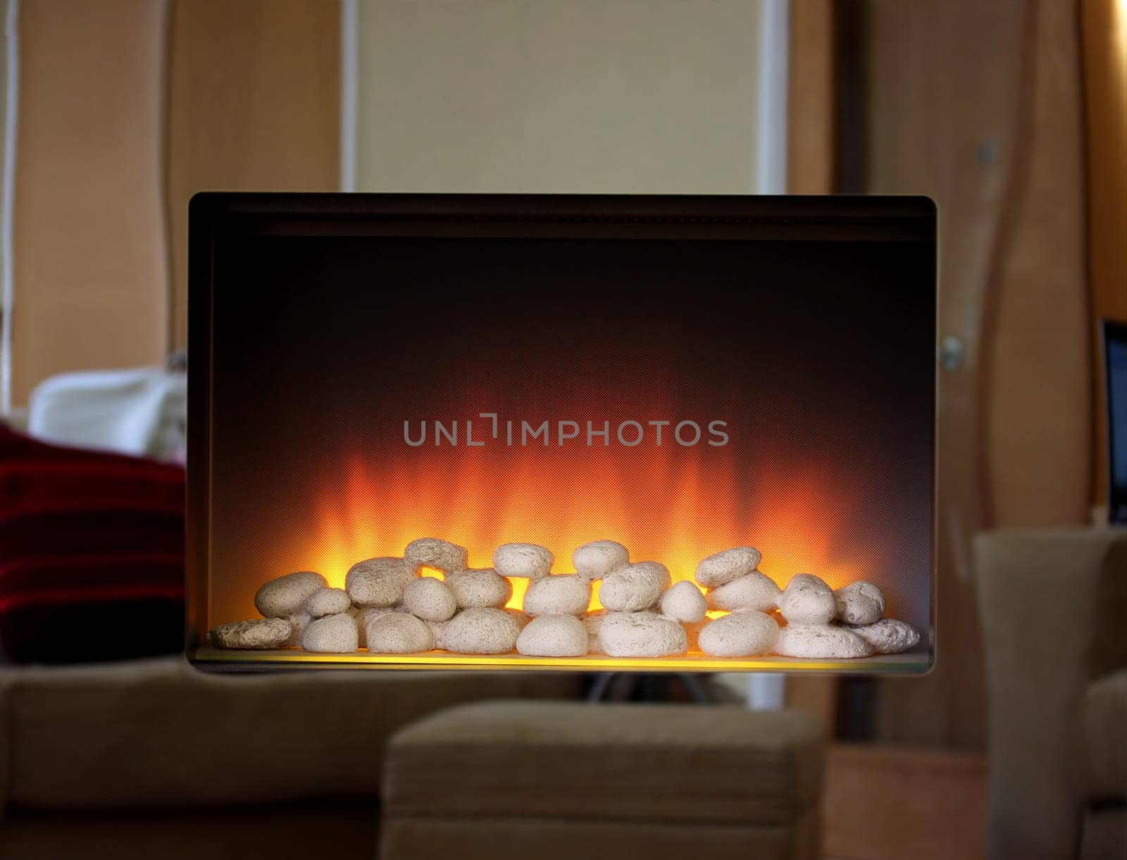 Electric fire with mirror surround