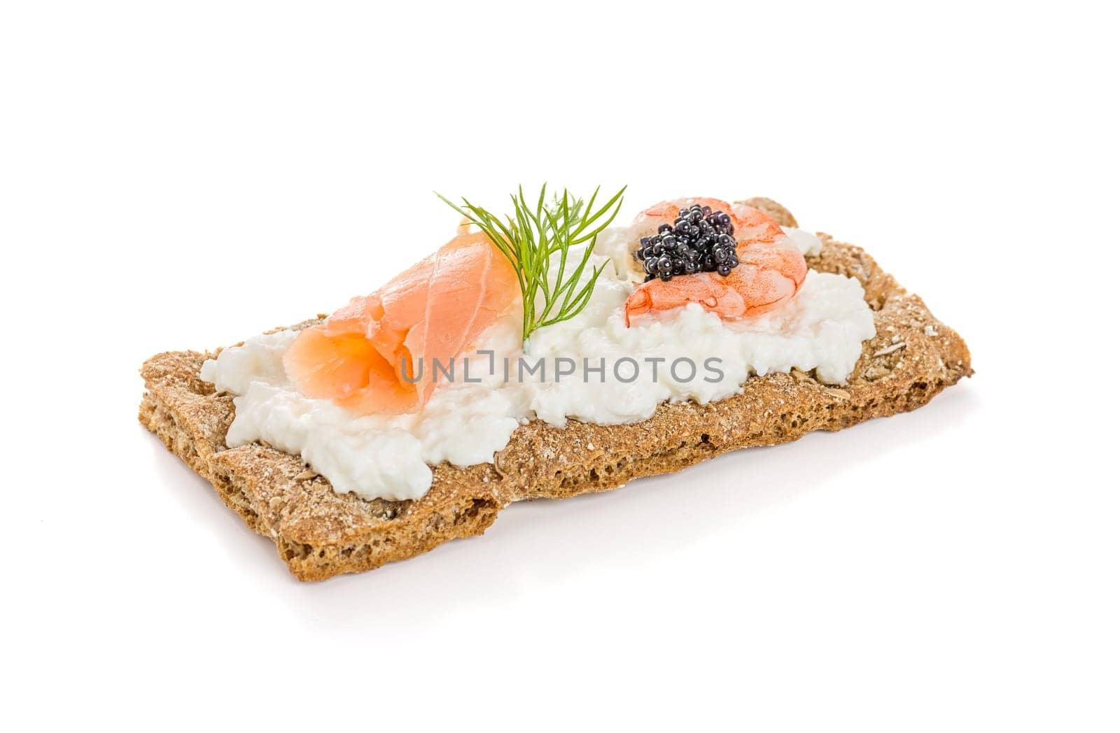 Crispbread with salmon and shrimp