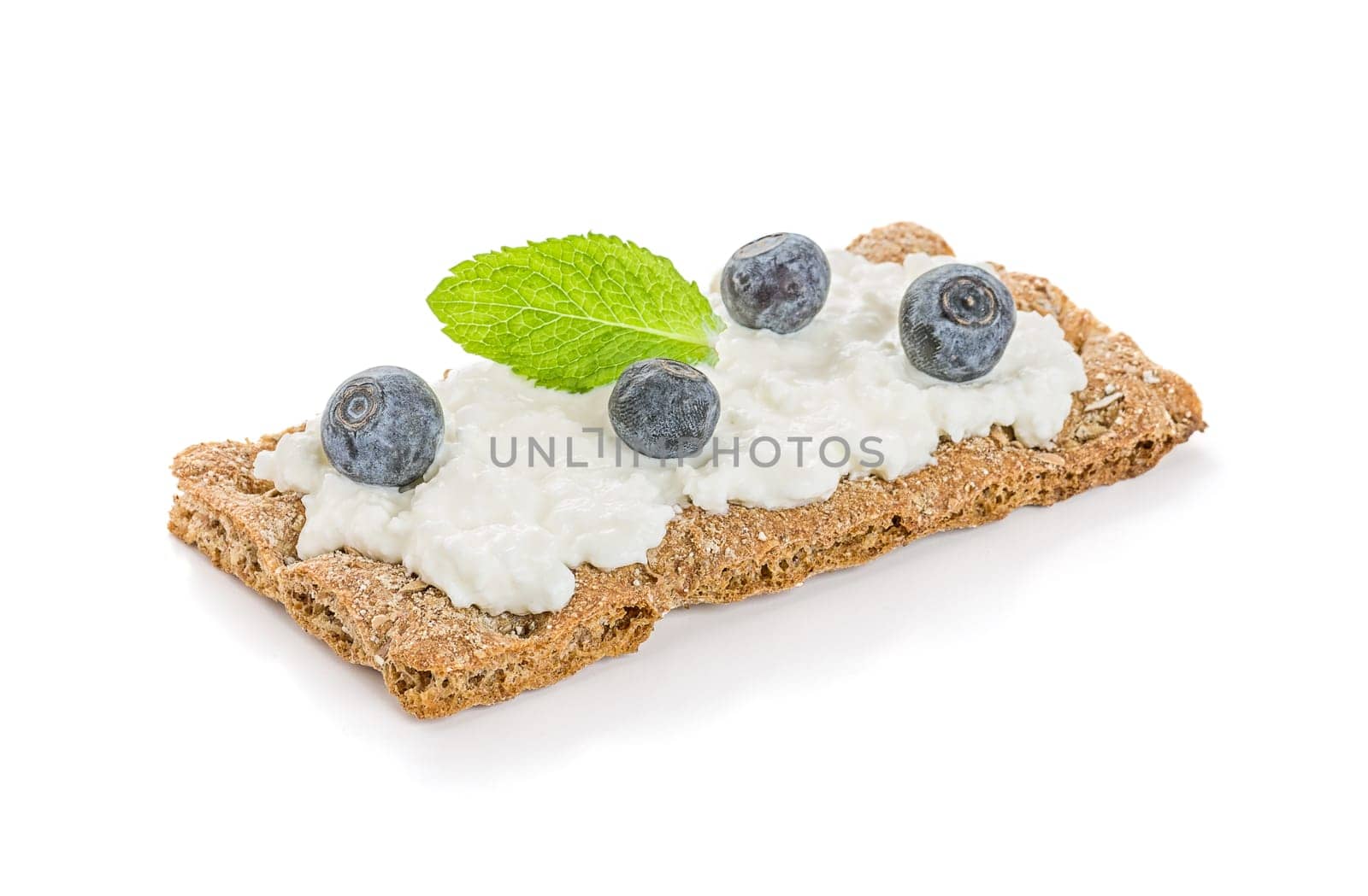 Crispbread with cream cheese and blueberries