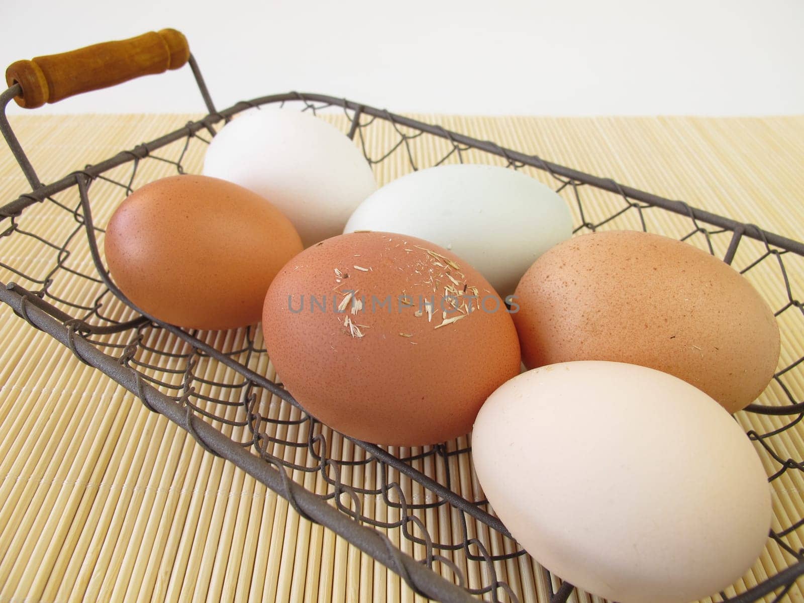 Eggs with natural colouring