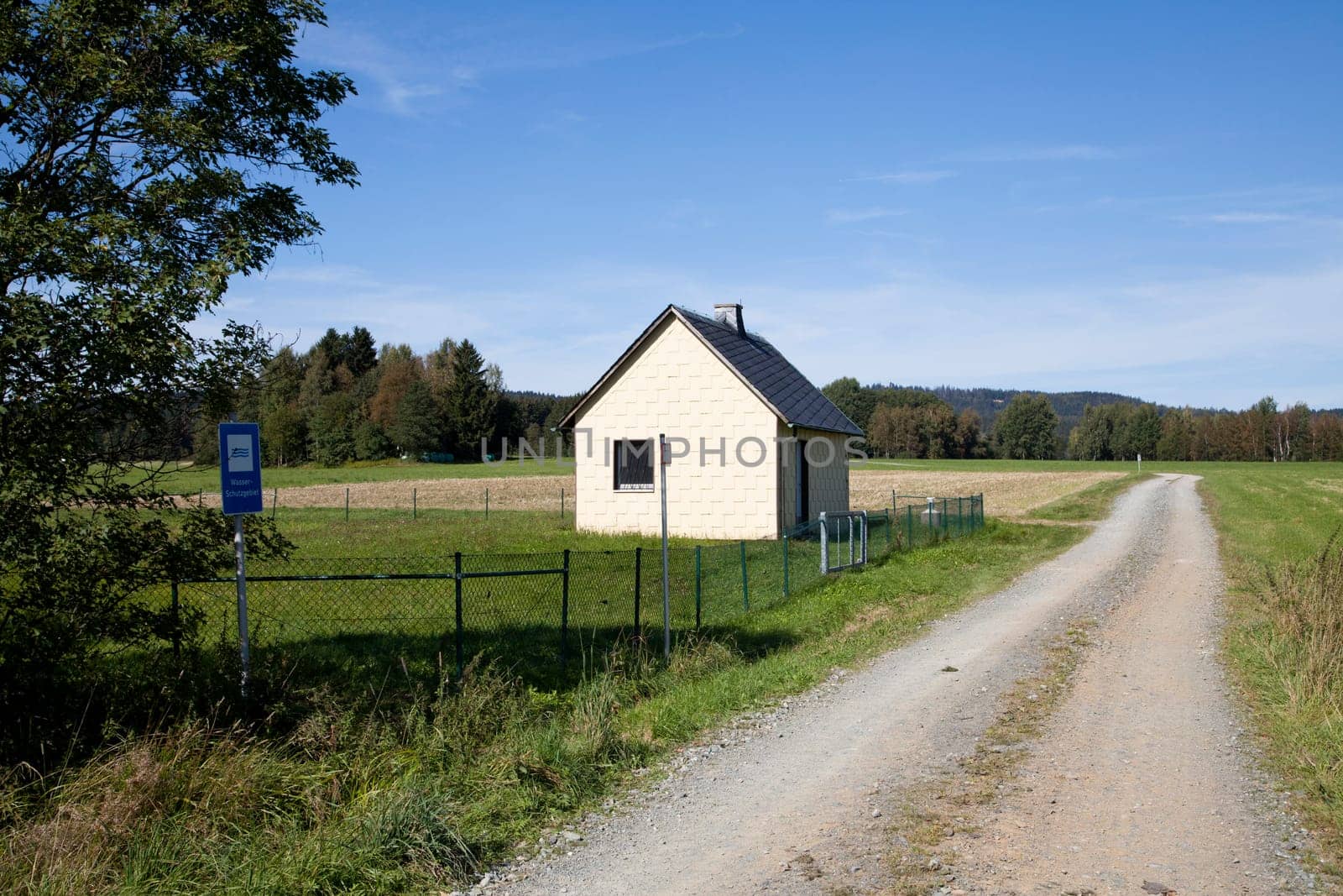 Water house in the water protection area near Voitsumra / Weissenstadt on the St2180