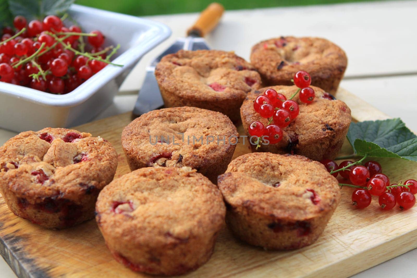 Muffins with currants