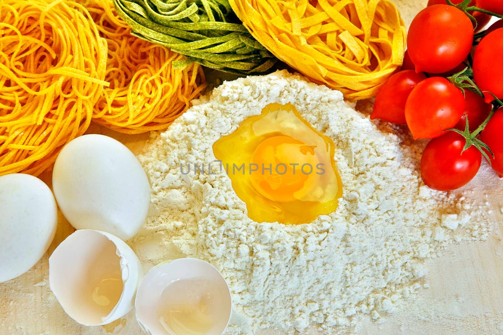 Ingredients for the preparation of pasta or pizza.
