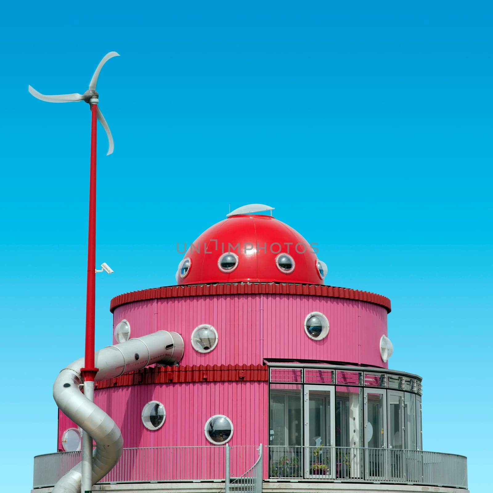 The Klokhuis television program built a Klokhuis, a house designed by children in Almere, the Netherlands