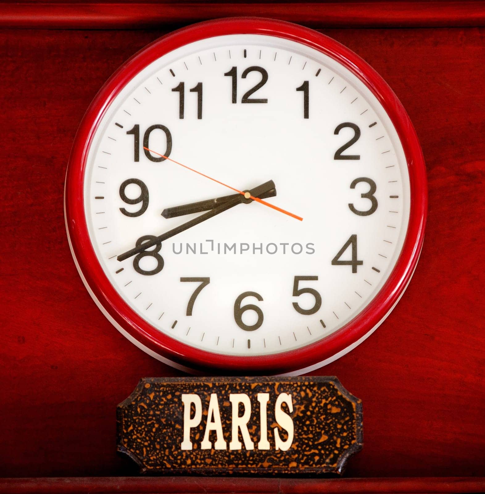 Time clock with the time zone of Paris