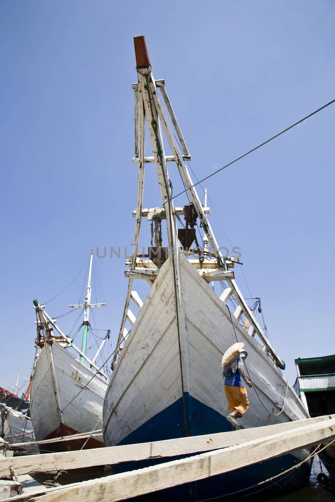 Makassar schooners (pinisi) in Sunda Kelapa