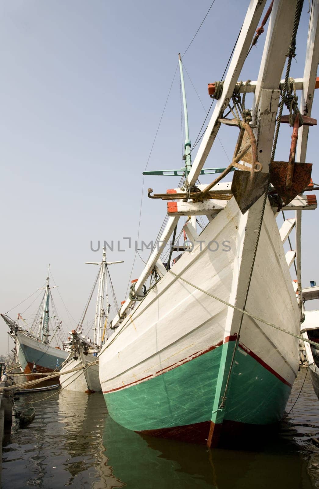 Makassar schooners (pinisi) in Sunda Kelapa